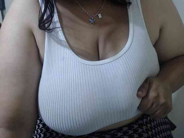 CamilaSexHot webcam