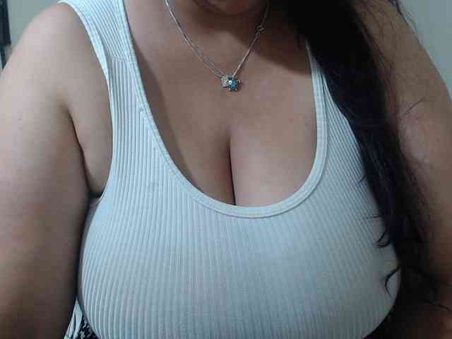 CamilaSexHot webcam