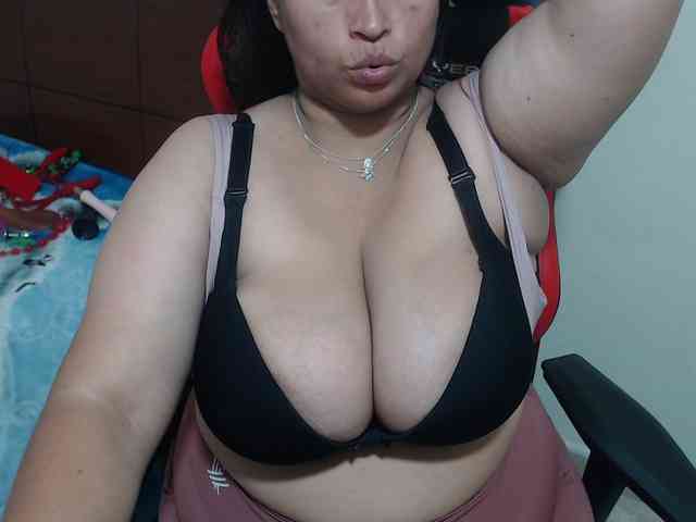 camilasexhot's live room