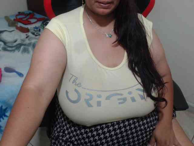CamilaSexHot webcam