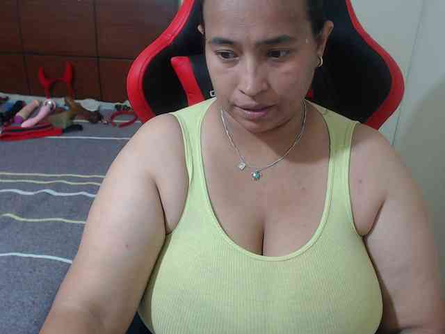 CamilaSexHot webcam
