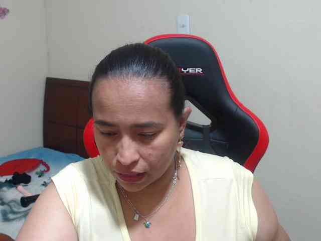 CamilaSexHot webcam