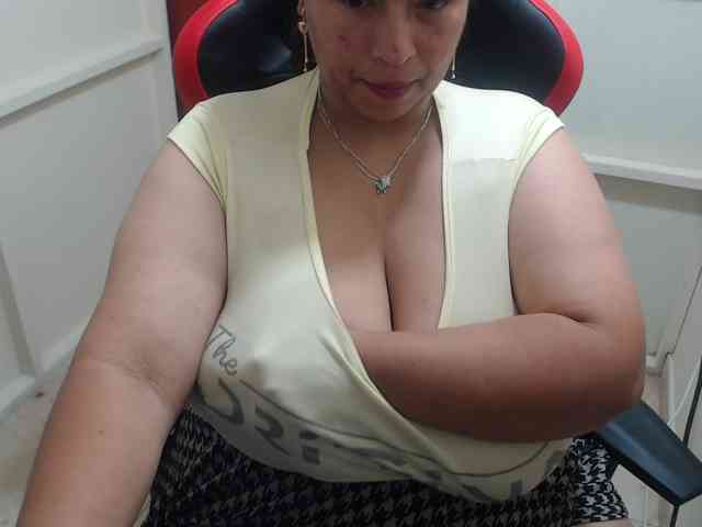 CamilaSexHot webcam