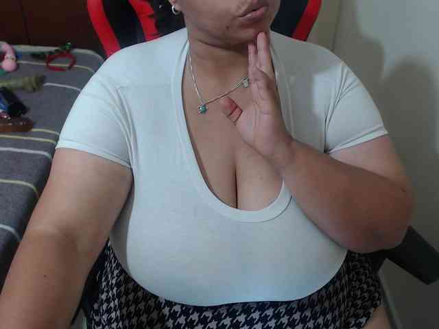 CamilaSexHot webcam