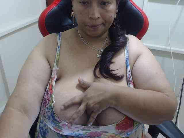 CamilaSexHot's webcam live show