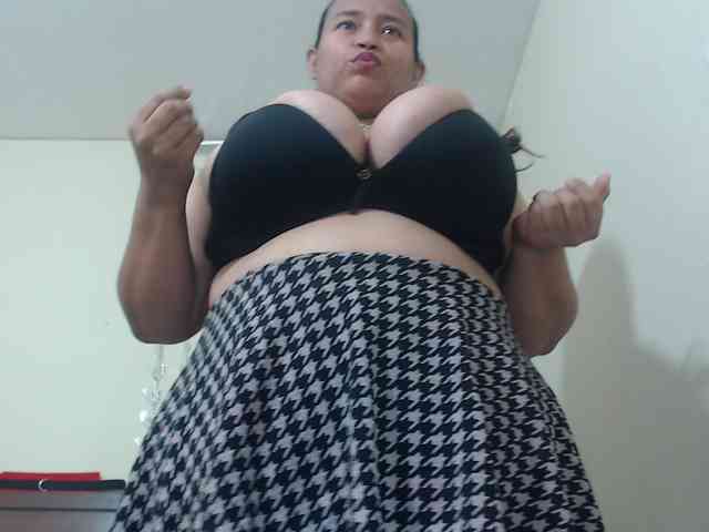 CamilaSexHot webcam