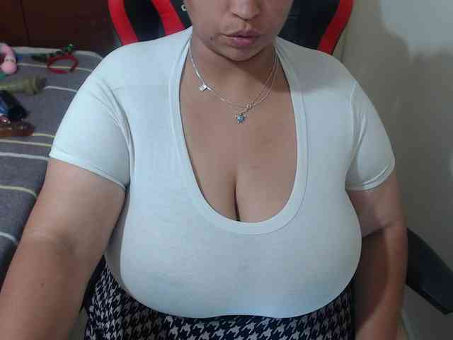 CamilaSexHot webcam