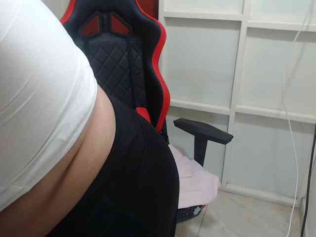 CamilaSexHot webcam