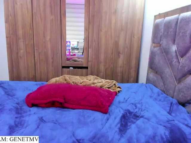 Roxanne-tay live cam on BongaCams