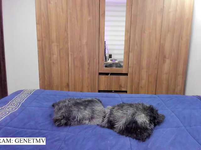 Roxanne-tay live cam on BongaCams