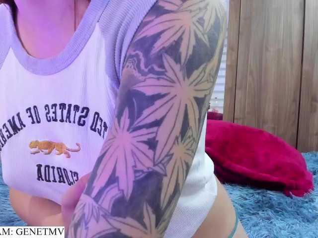 Roxanne-tay live cam on BongaCams