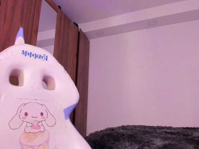 Roxanne-tay live cam on BongaCams