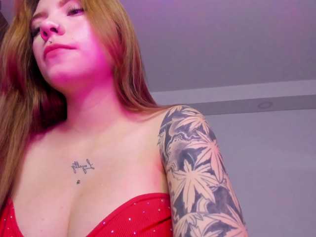 Roxanne-tay live cam on BongaCams