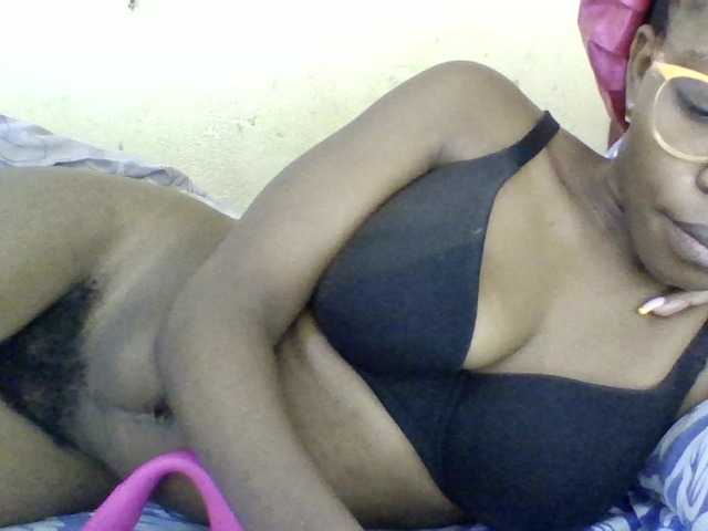 Minlavine webcam bongacams model stream image