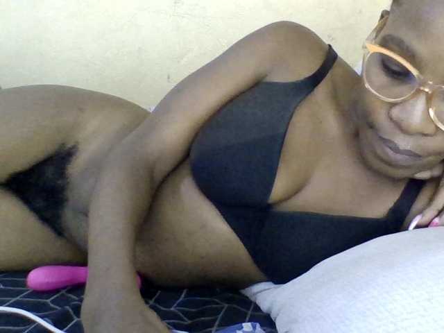 Minlavine live cam on BongaCams