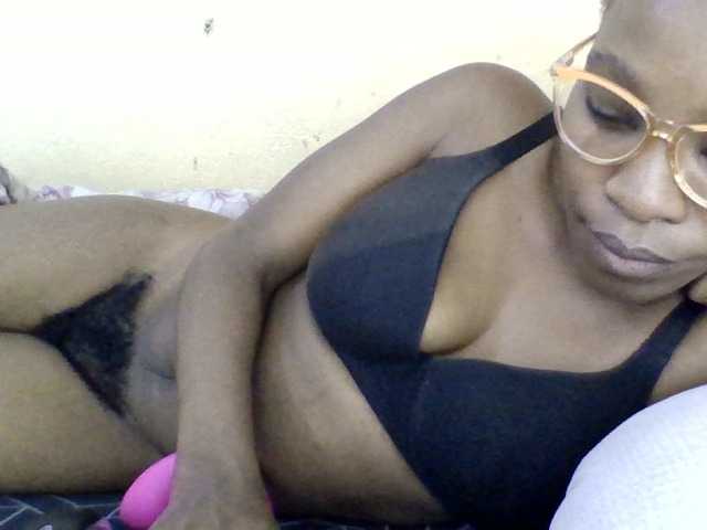 Minlavine live cam on BongaCams