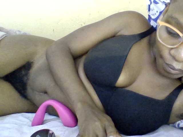 Minlavine live cam on BongaCams