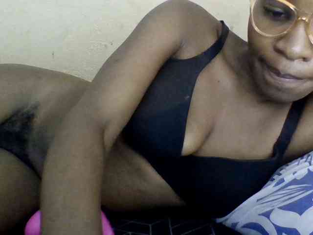 Minlavine Live Webcam on BongaCams