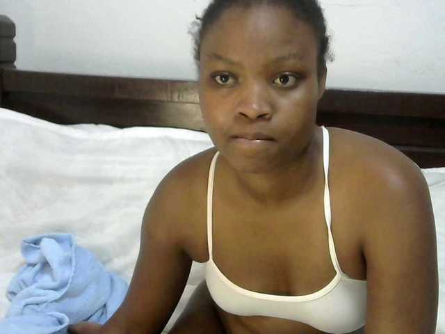 queen-ebony2 live cam on BongaCams