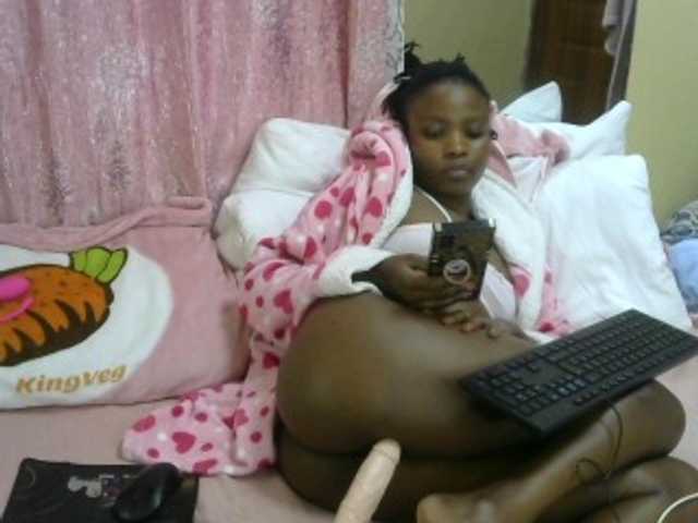 queen-ebony2 live cam on BongaCams