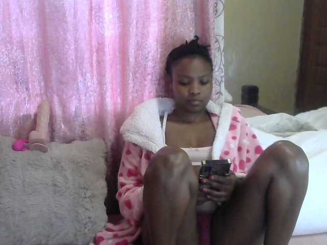 queen-ebony2 live cam on BongaCams