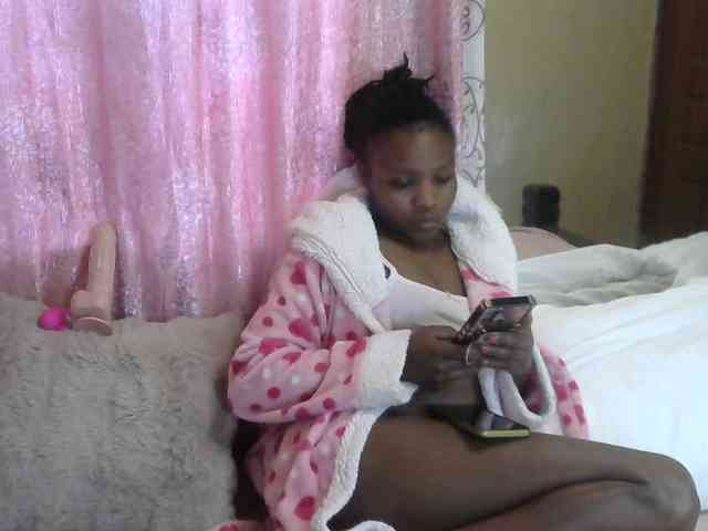 Model: queen-ebony2
