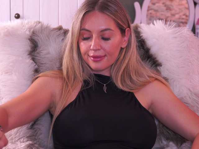 Joanneshyshy live cam on BongaCams