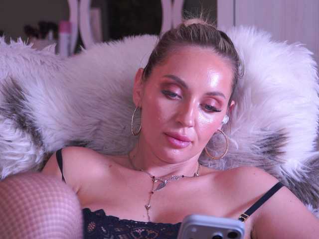 Joanneshyshy live cam