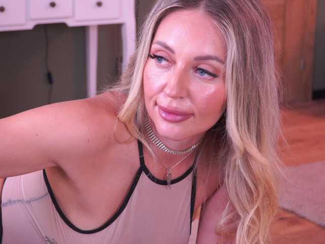 Joanneshyshy live cam on BongaCams