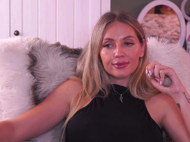 Joanneshyshy live webcam show