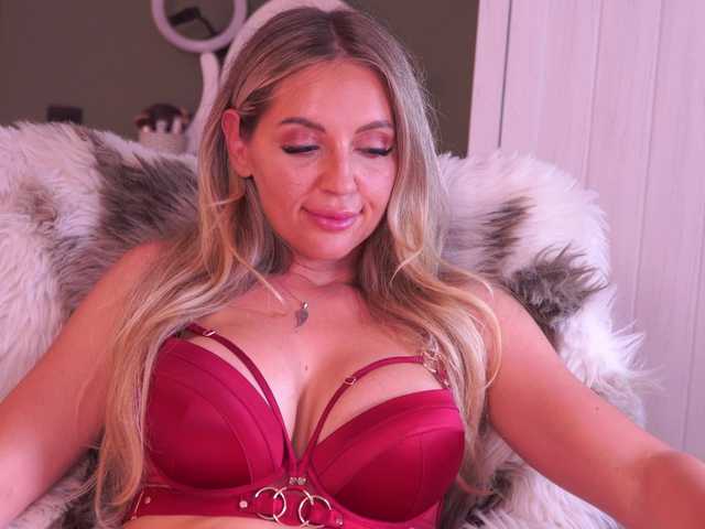 Joanneshyshy live cam on BongaCams