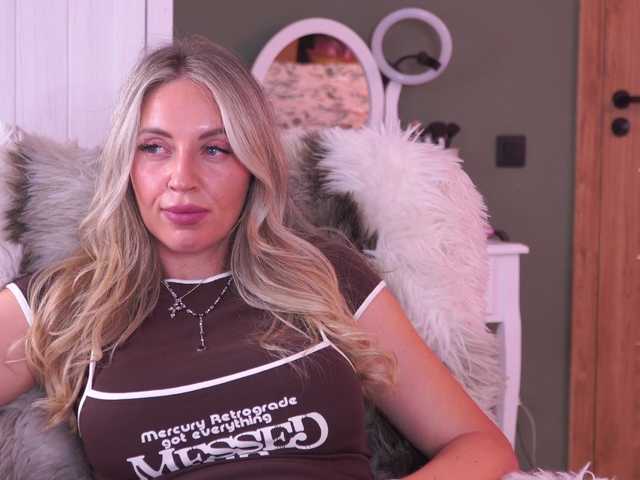 Joanneshyshy live cam on BongaCams