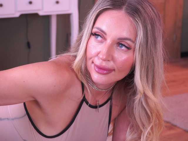Joanneshyshy live cam on BongaCams