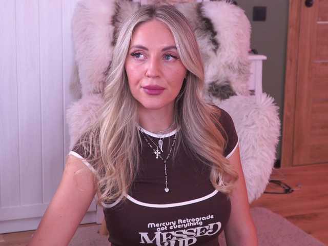 Joanneshyshy live cam on BongaCams