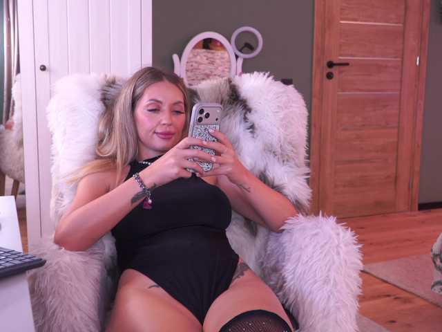 Sex chat gratuit in direct cu Joanneshyshy pe BongaCams