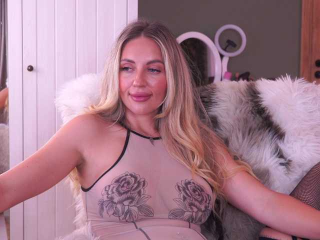Joanneshyshy live cam on BongaCams