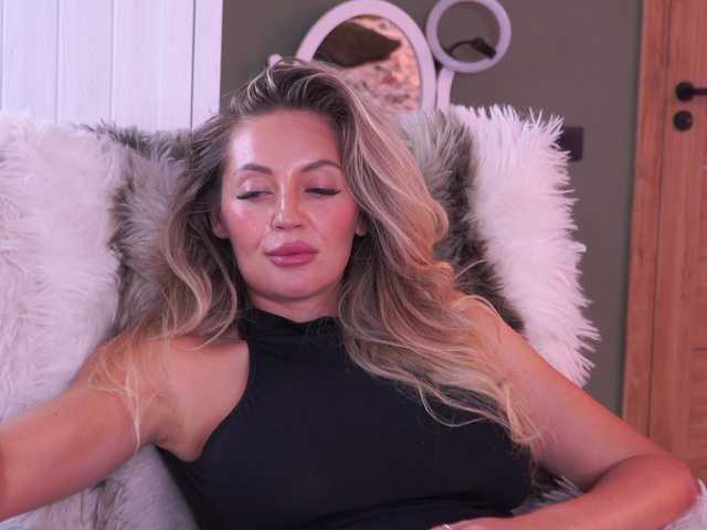 Joanneshyshy live cam on BongaCams
