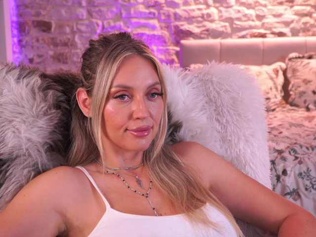 Joanneshyshy live cam on BongaCams