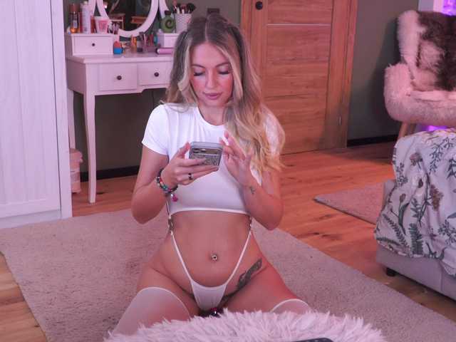 Joanneshyshy live cam on BongaCams