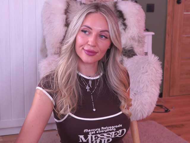 Joanneshyshy live cam on BongaCams