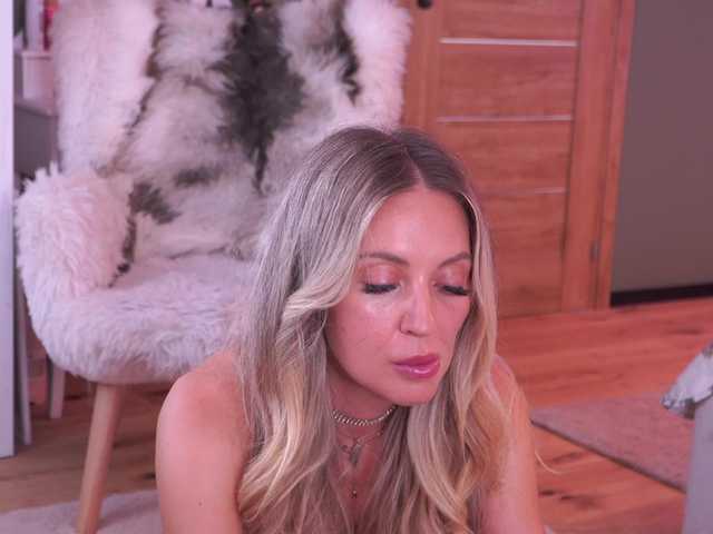 Joanneshyshy live cam on BongaCams