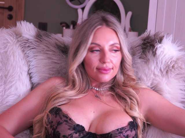 Joanneshyshy live cam on BongaCams