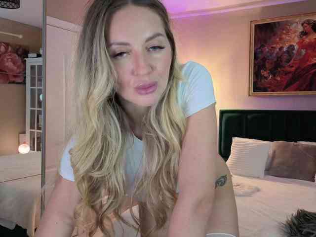 This model is live right now. Joanneshyshy