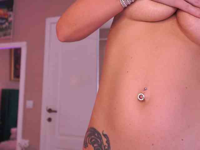 JoanneSpoilMe webcam