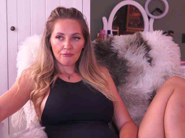 JoanneSpoilMe webcam