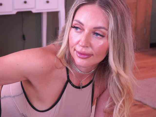 JoanneSpoilMe webcam