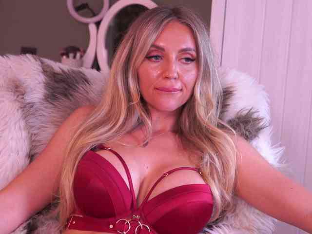 JoanneSpoilMe webcam