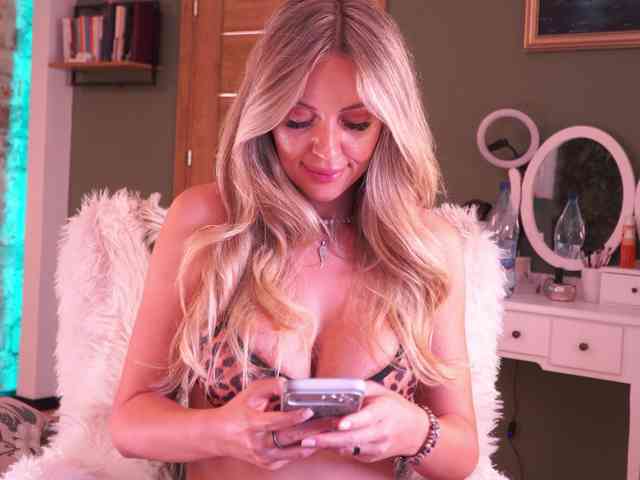 JoanneSpoilMe webcam