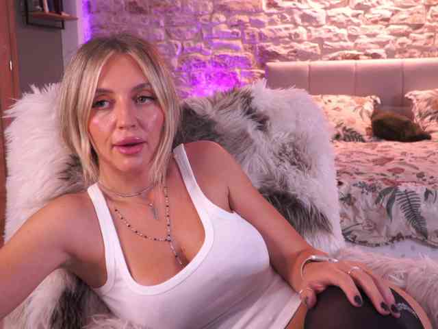 JoanneSpoilMe webcam