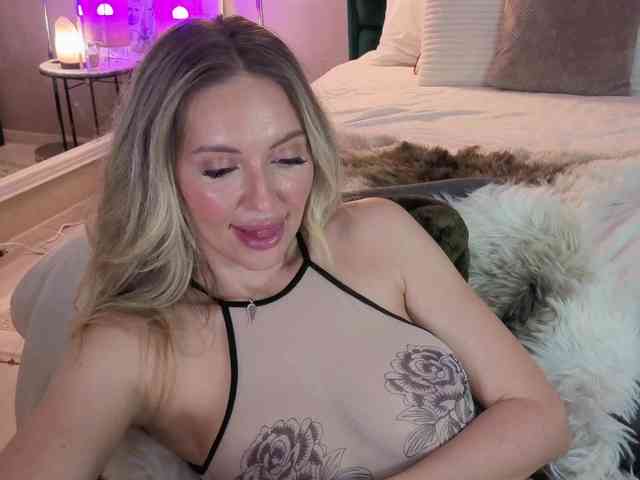 JoanneSpoilMe webcam